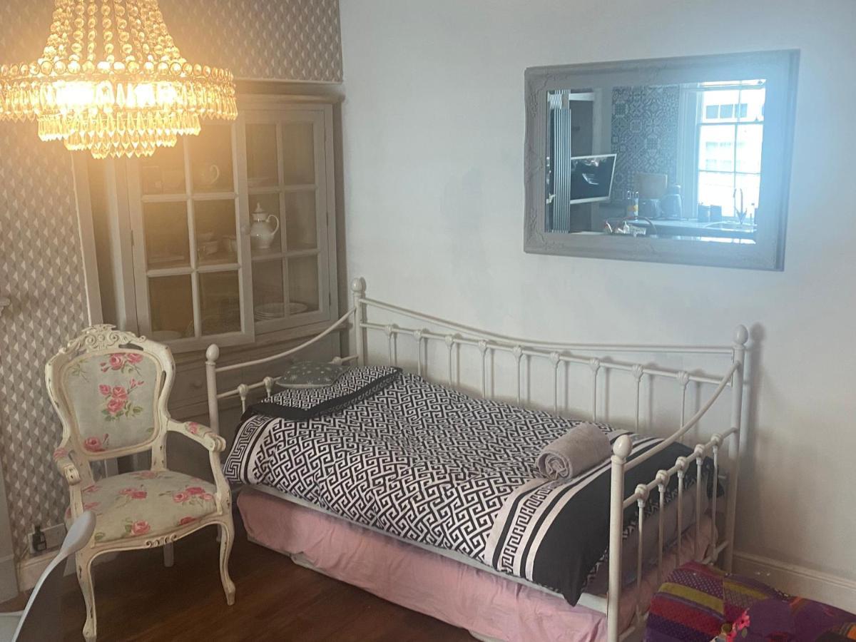 Georgian City Apartment At Thomas Street Double Bedroom And Two Single Trundle Beds Bath Exterior foto